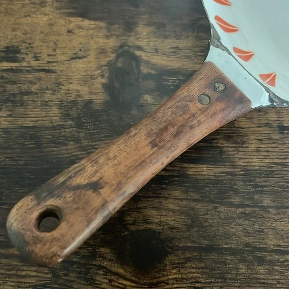 Vintage Cathrineholm Orange lotus enamel frying pan with wooden handle 9 inches - Picture 5 of 7